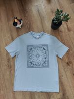Jasnoniebieska koszulka z krótkim rękawem t-shirt z nadrukiem bershka