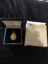 Кулон золото 750  мадонна с младенцем Beato Angelico Ватикан Италия