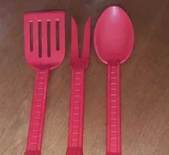 Łyżki kuchenne łopatka /plastikowe francuskie czerwone vintage 3sztuki