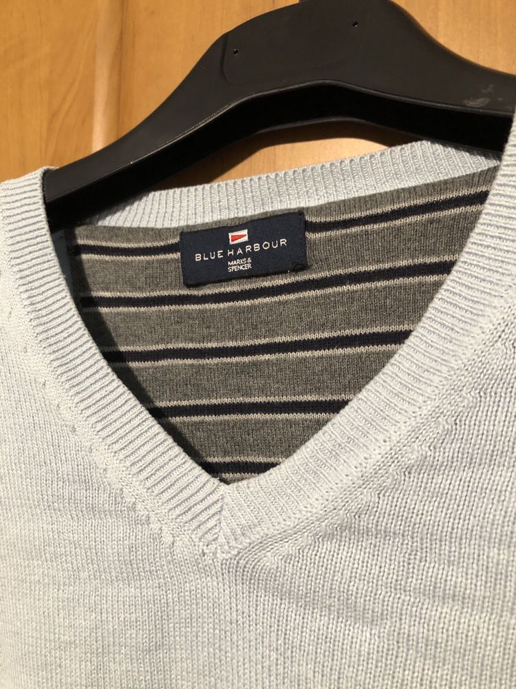Błękitny bawełniany męski sweter dlugi rekaw w serek rozmiar 2XL