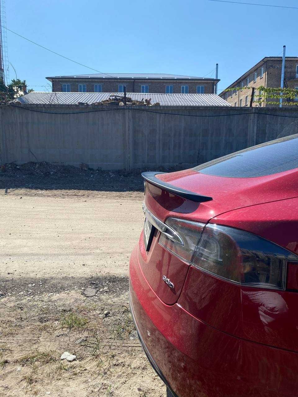 Спойлер Tesla model S