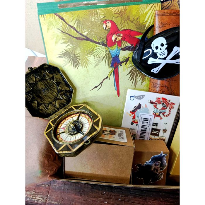 Пригоди в коробці. Піратський бокс новорічний подарунок набір. Пишіть.
