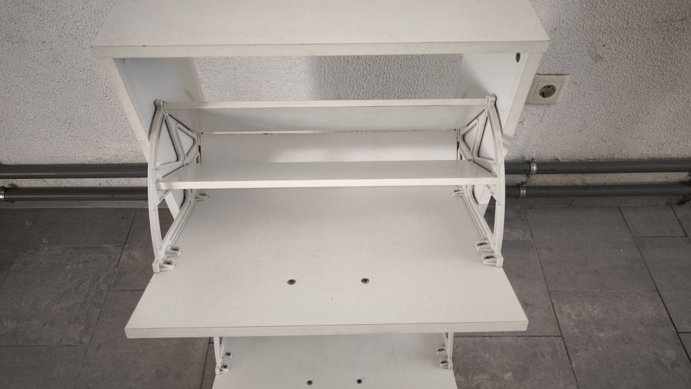 Móvel sapateira branca usada