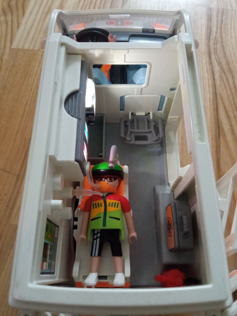 Karetka Playmobil 70049