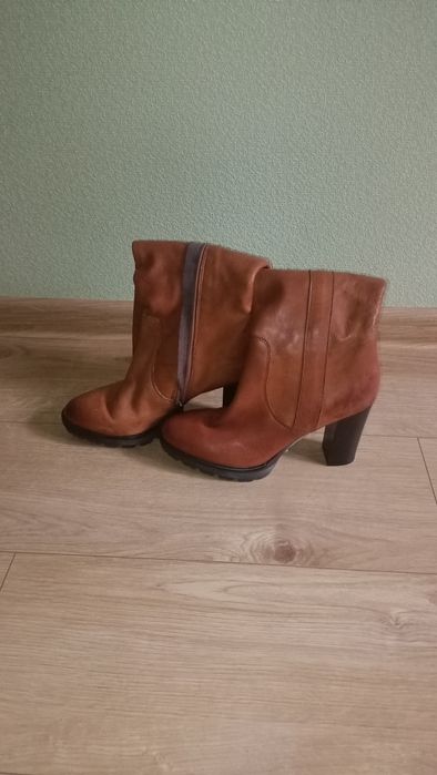 Взуття жіноче осіннє