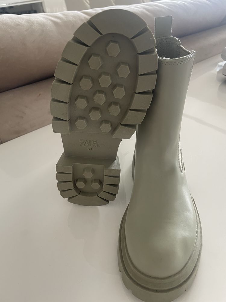 Botas criança novas tam.31