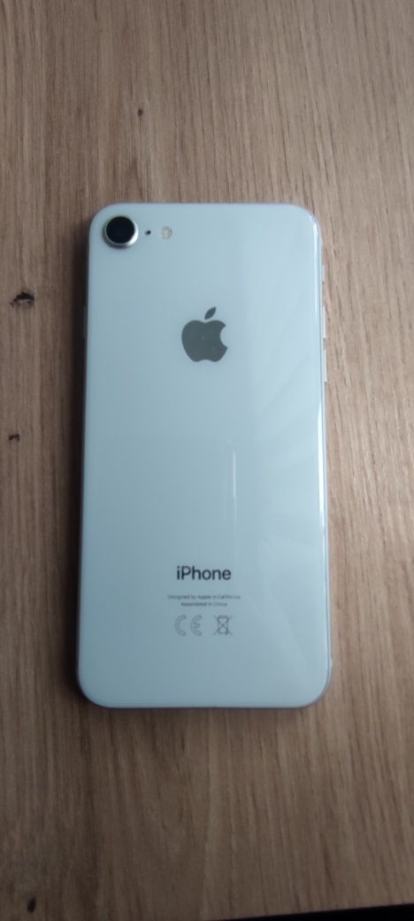 iPhone    8  64gb