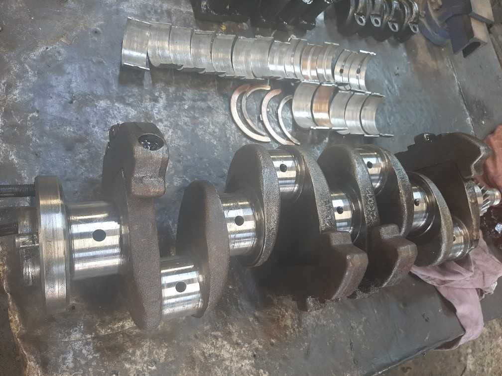 Wał korbowodowy z Panewkami Ursus C-4011,C-355,C-360,Stan DB