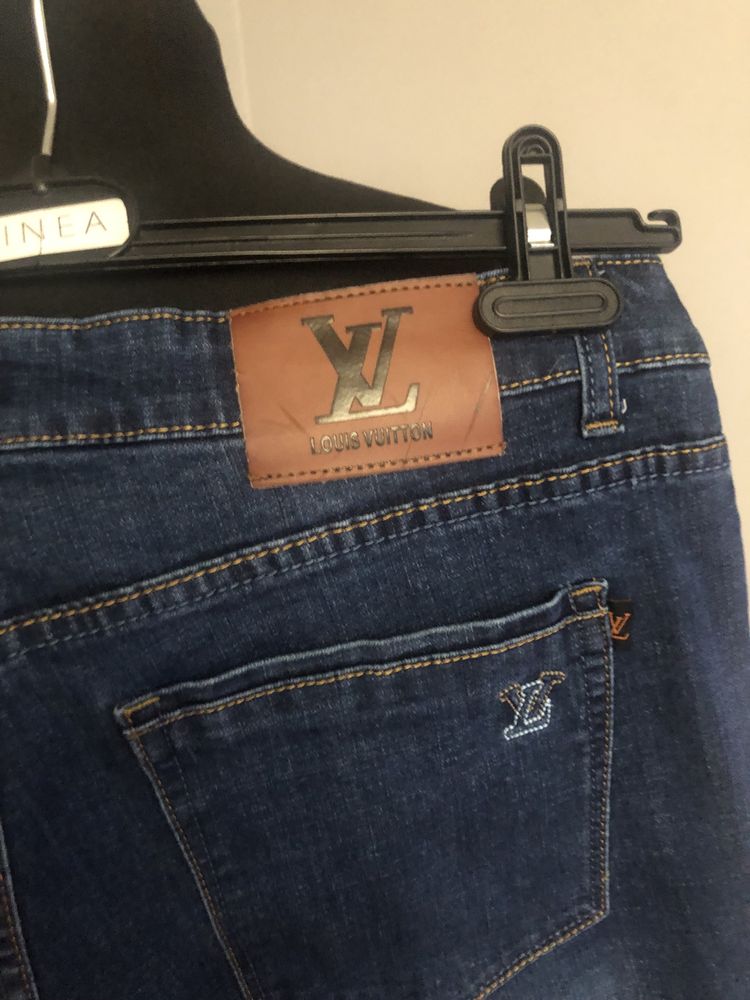 Jeansowe spodnie  Louis Vuitton