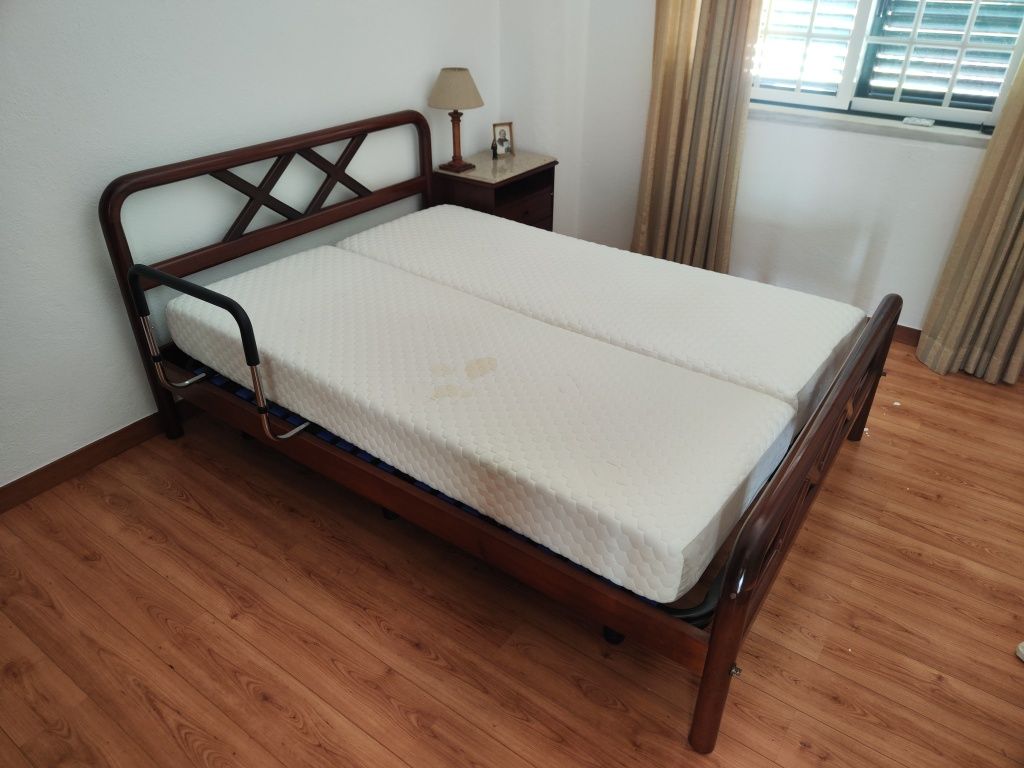 Cama articulada de casal com estrados individuais