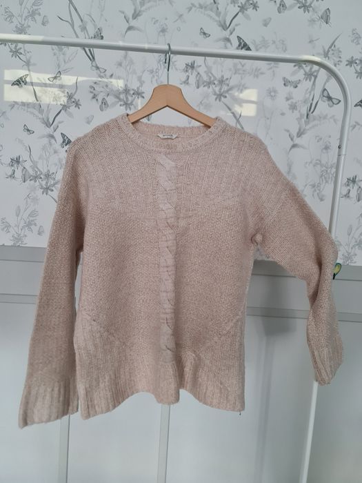 Beżowy sweter damski