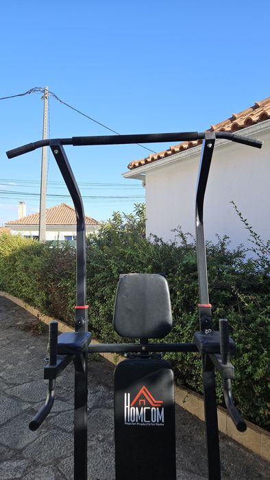 Ginasio com barra de elevacoes