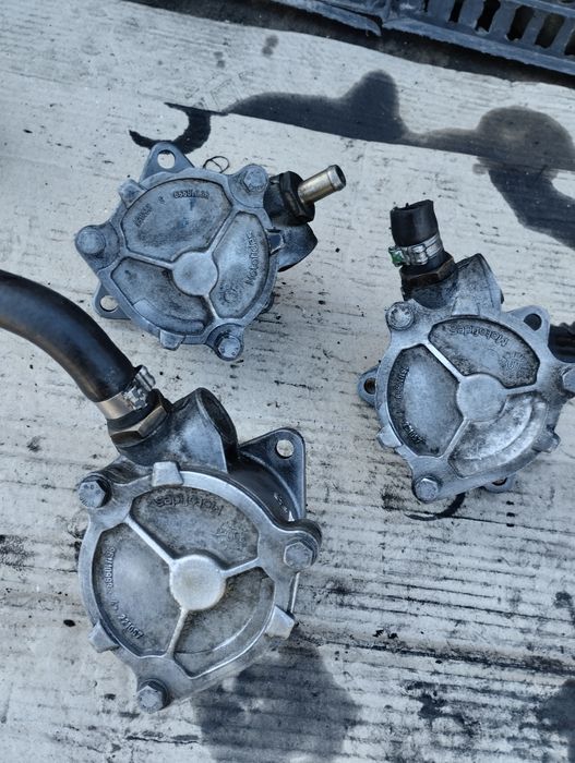 Вакуумний насос Фиат Добло 1.9d 1.9jtd 46771105