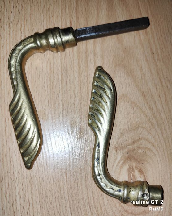 Zabytkowa klamka do drzwi  z mosiądzu