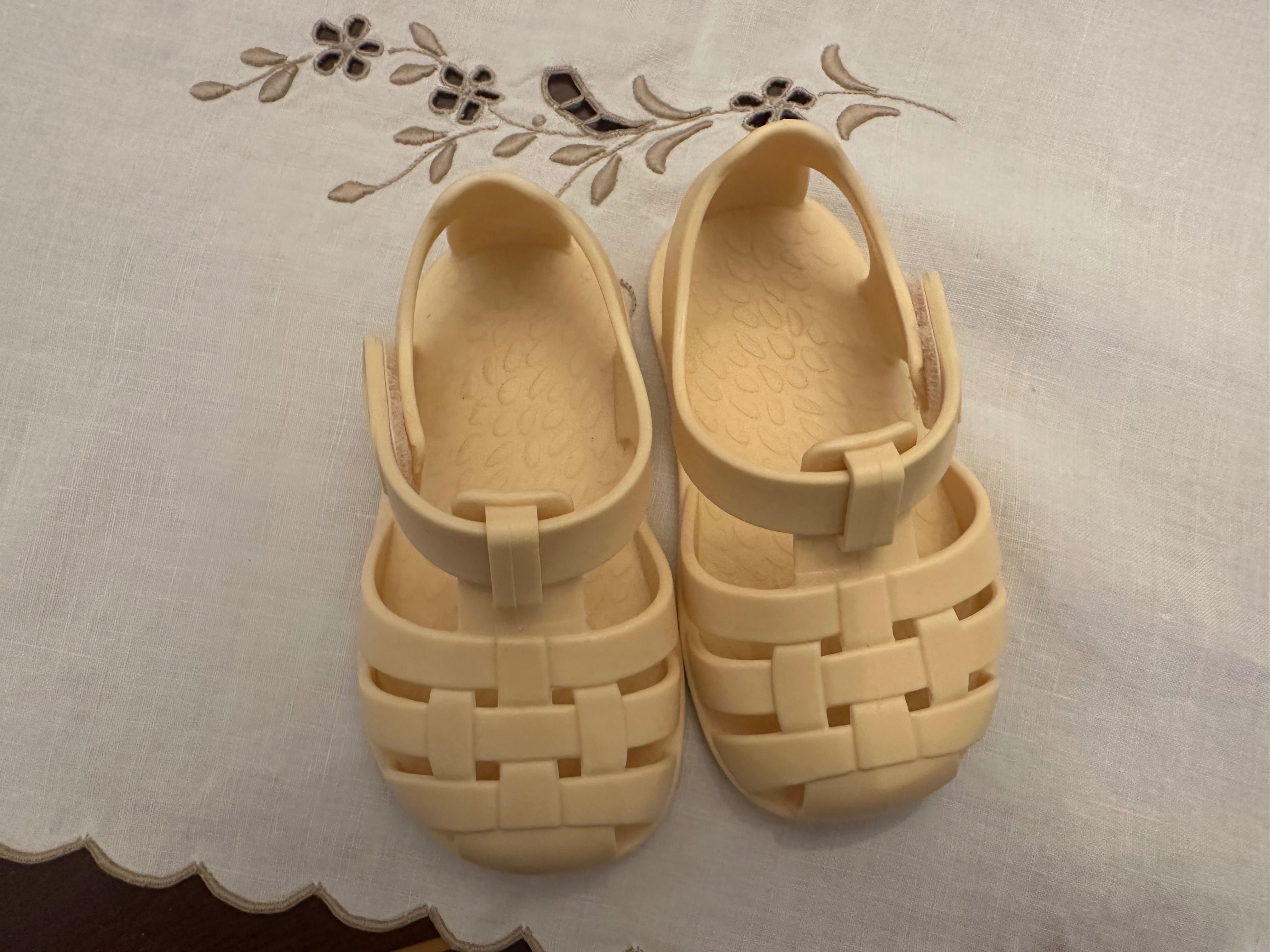 Vendo sapatos bebé menino