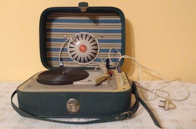 Stary gramofon Unitra Fonica WG-262 z lat 60-tych