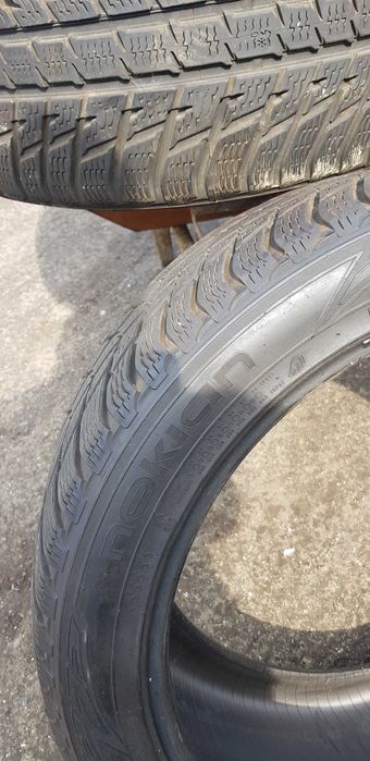 Opony Nokian 4x285/40 R21.