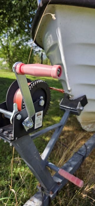 Łódź wędkarska kabinowa