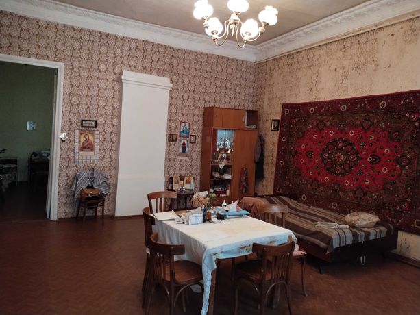 В продаже трёхкомнатная квартира с высокими потолками в центре Одессы
