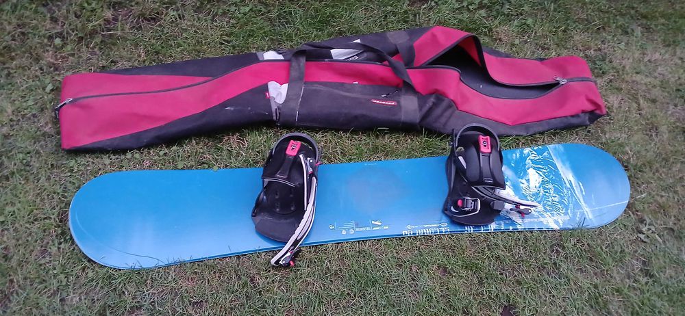 deska snowboardowa Fanatic z wiązaniami Head i pokrowcem