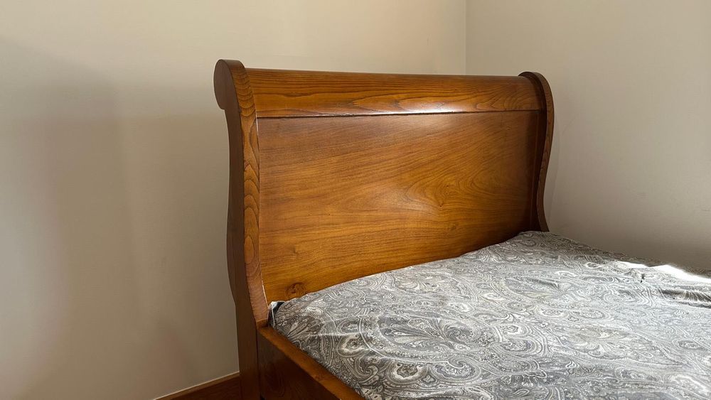 Cama cerejeira 2m x 0,86m  x 0,36m (C x L x A)