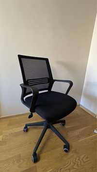 Кресло офісне Джун AMF чорне