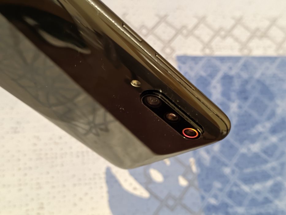 Xiaomi Mi 9 цілий або по запчастинах під прошив без акаунтів без кришк