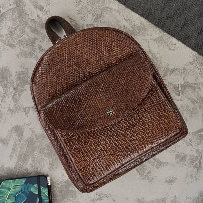 plecaczek damski skórzany brązowy wężowy wzór mały miejski plecak