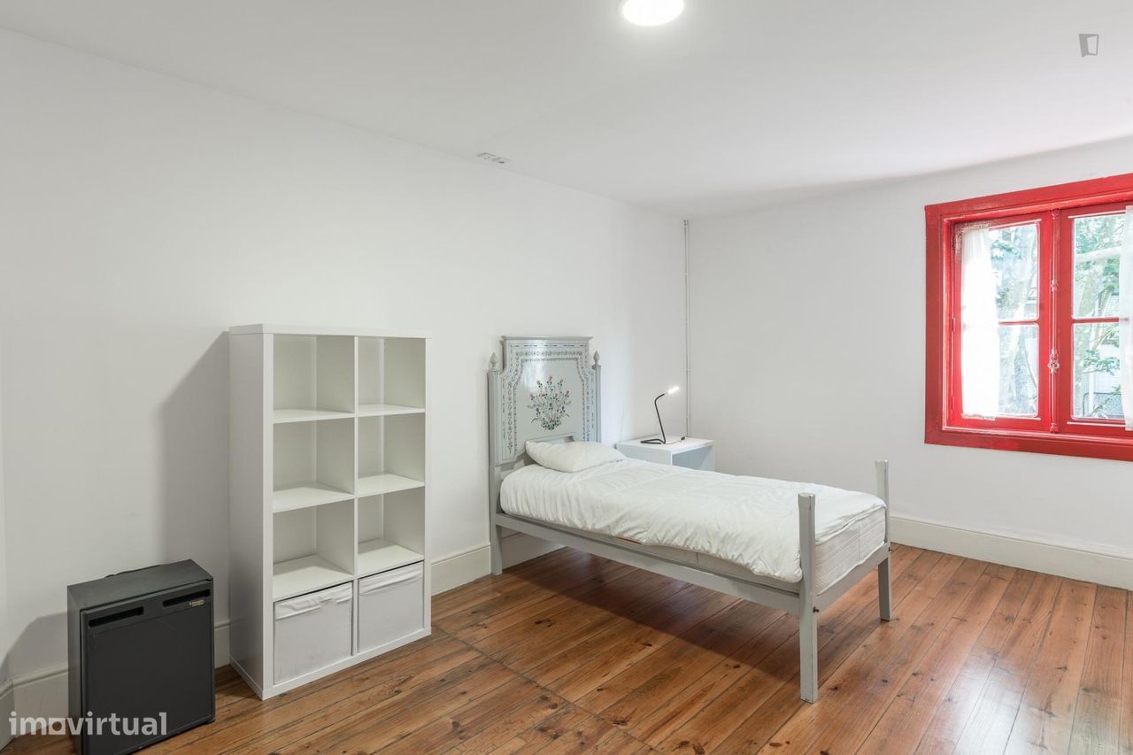94128 - Quarto7 - com cama de solteiro em Bonfim