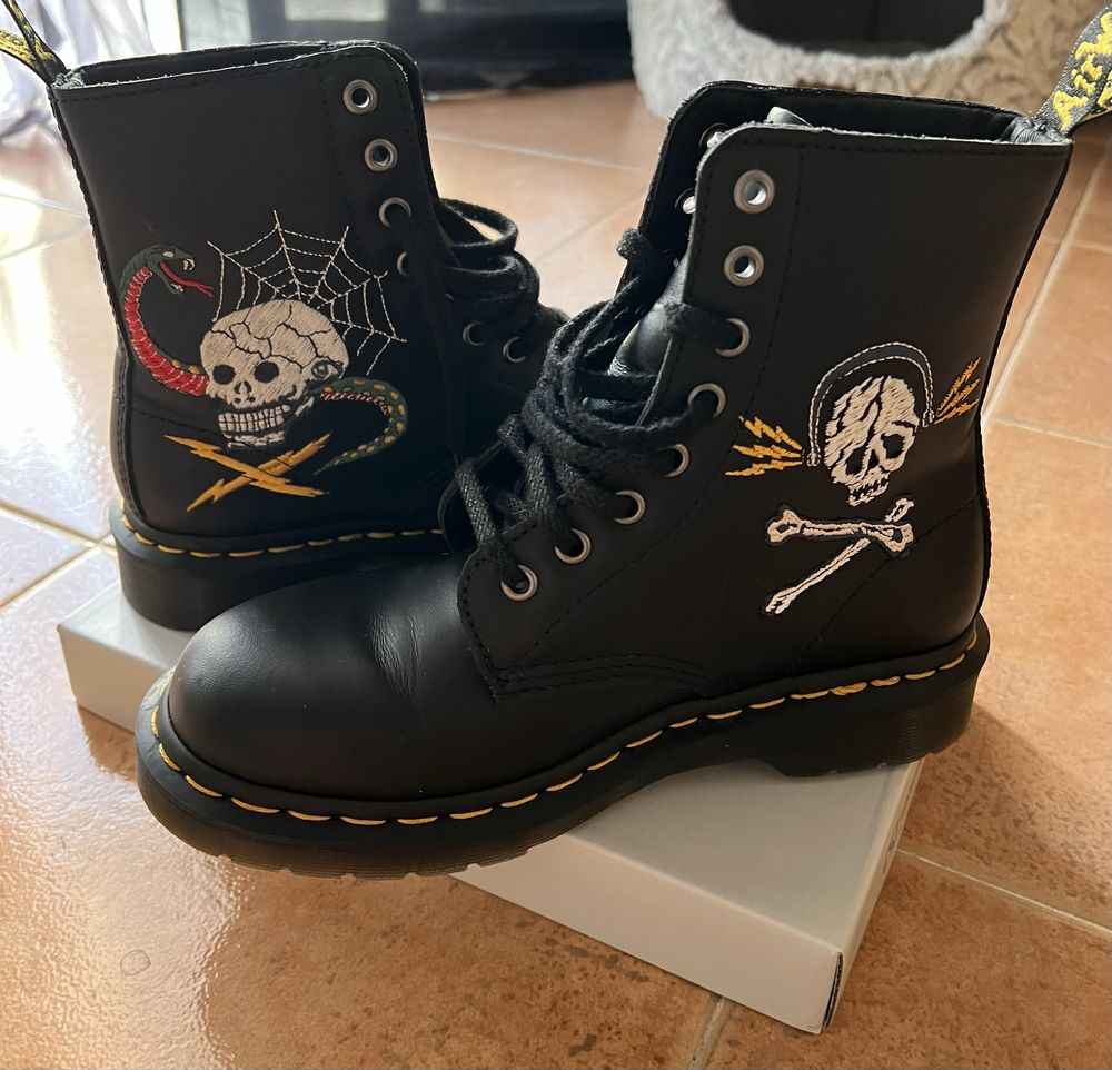 Botas Dr. Martens 1460 caveira -ediçao limitada 37