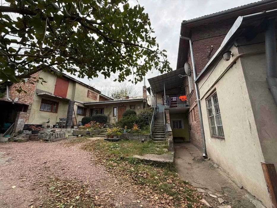 Продаж 2-кім. квартири на вул. Замарстинівській з власним подвір’ям