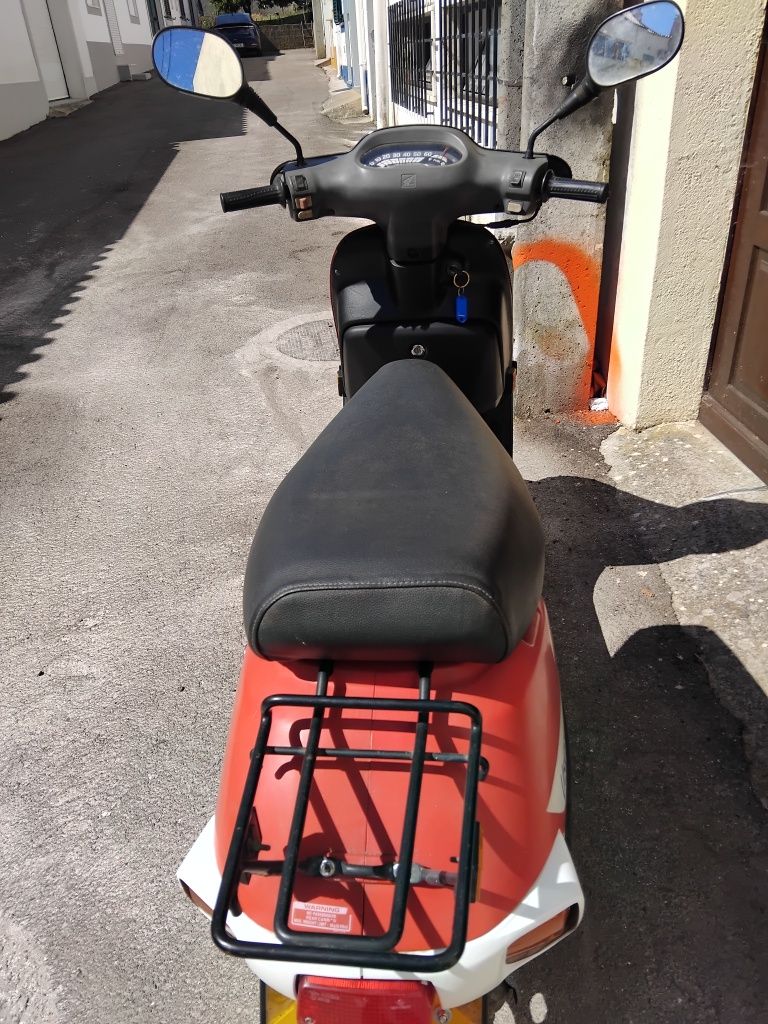Lambreta impecável barata honda vision