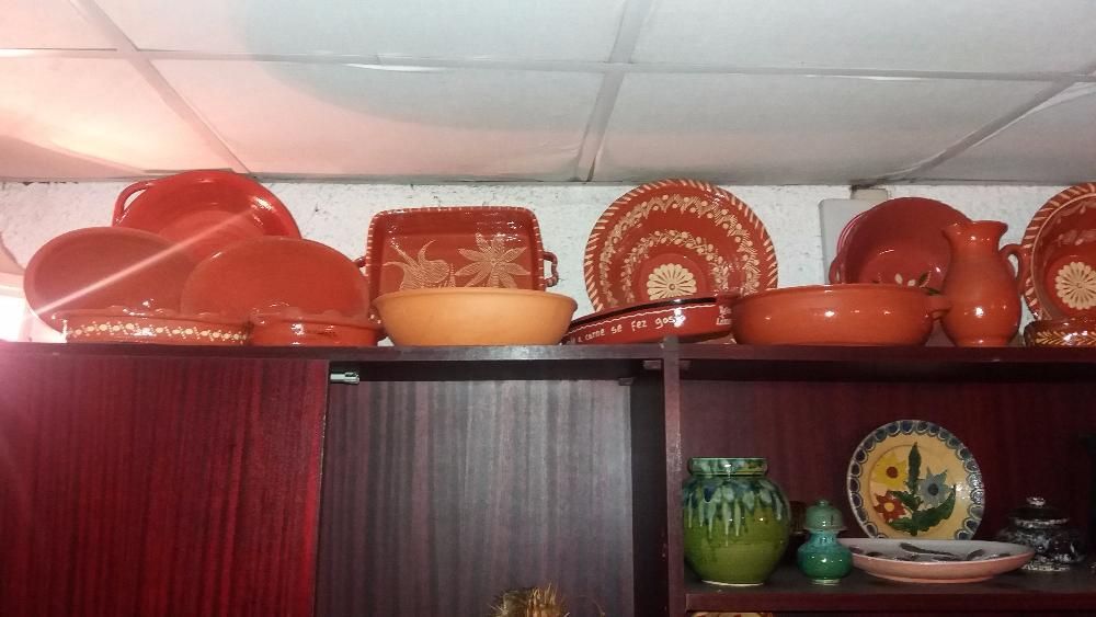 assadeiras de barro, jarros, pratos de decoração