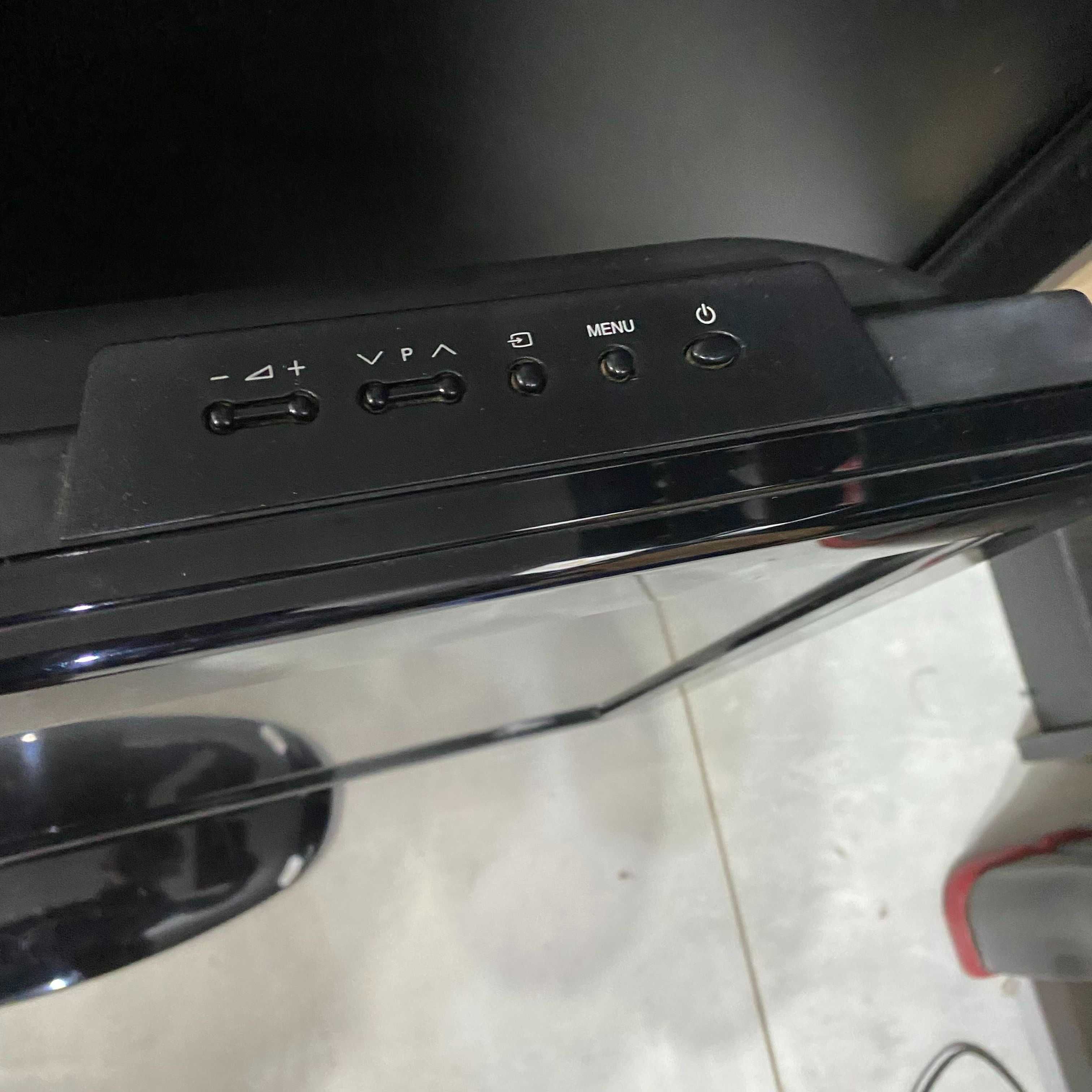 Telewizor Sharp Aquos 32D44E 32" + pilot | Używany | Sprawny