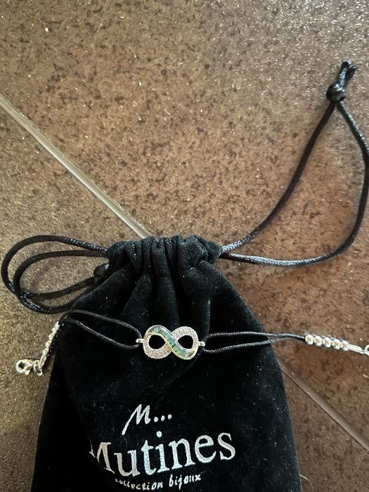 Brincos e pulseira infinito