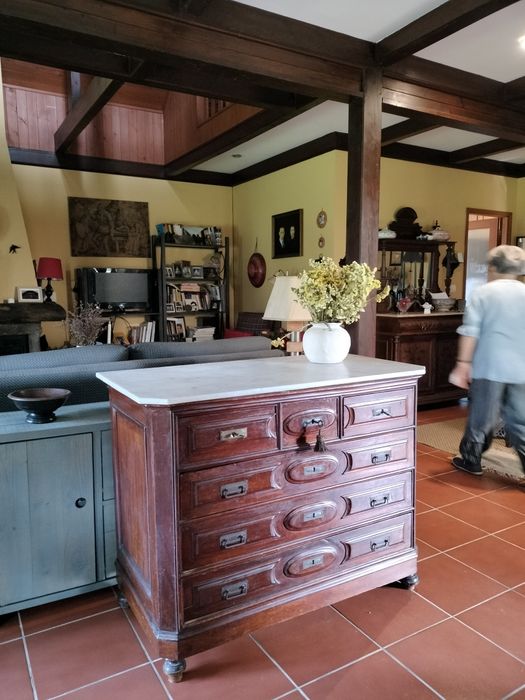 Cómoda antiga em madeira