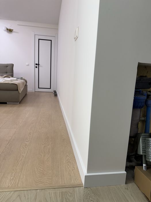 Монтаж плінтусів та ламінату будь-якої складності