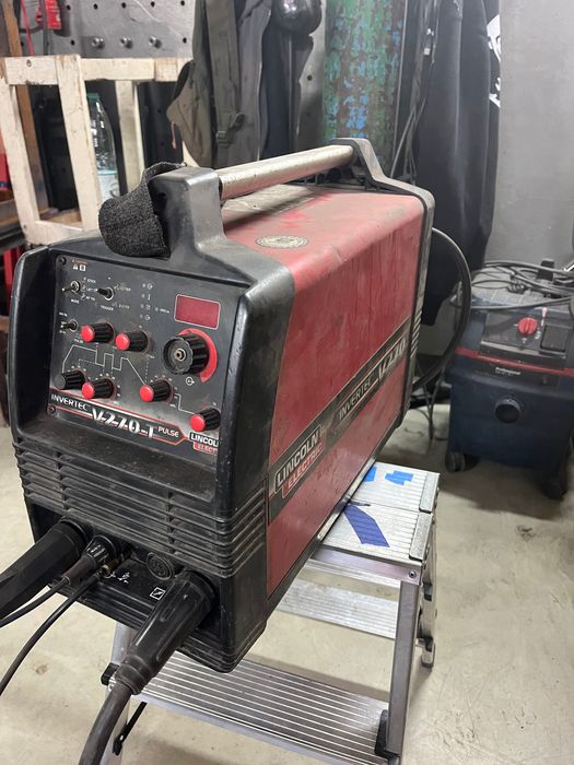 Spawarka TIG Lincoln V270-T Pulse