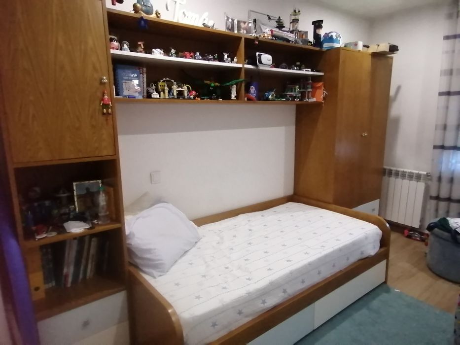 Estudio de criança em carvalho/lacado