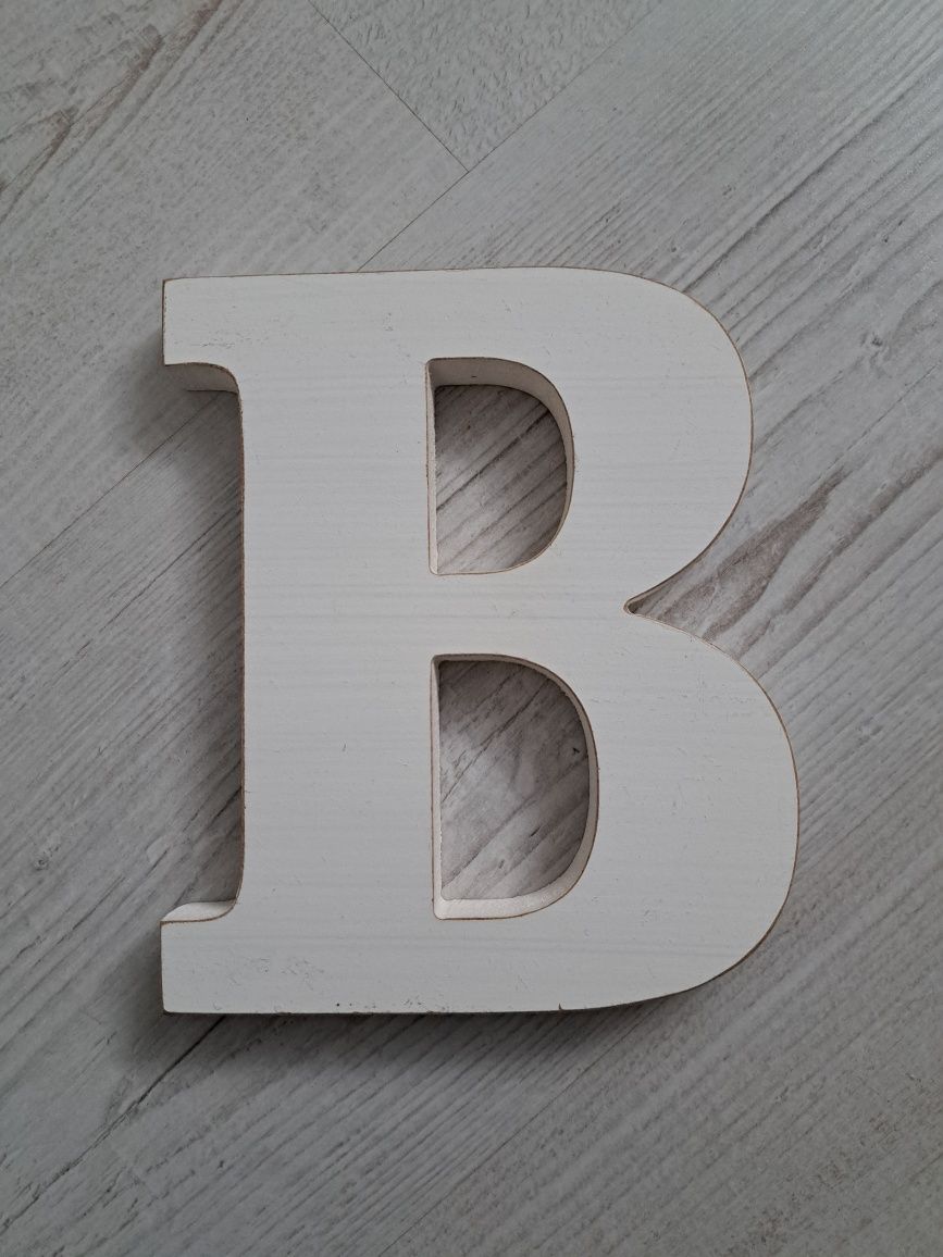 Drewniana litera B dekoracja