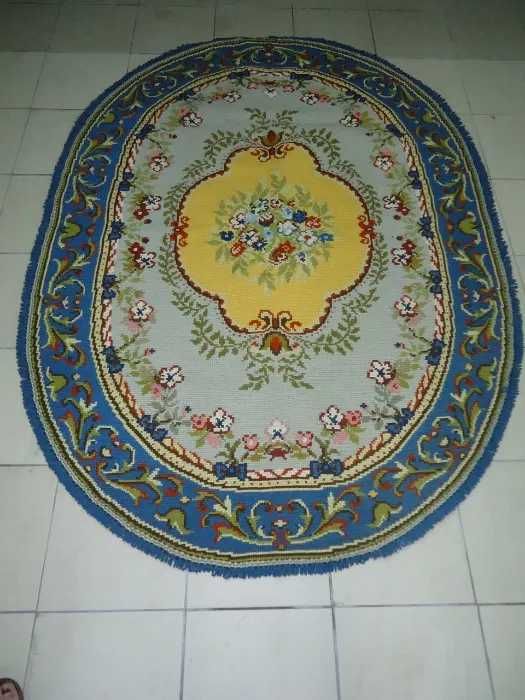 Tapete Oval de Arraiolos em Lã – 1,84 x 1,33 m – Ponto Fino