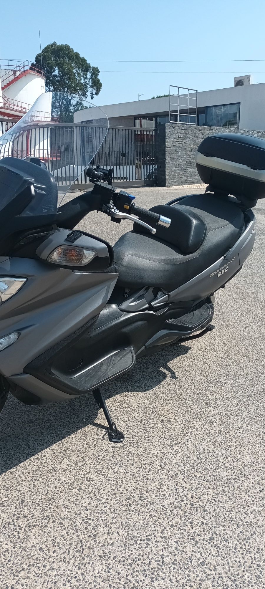 Moto BurgmanAN650Z de 2015 em muito bom estado
