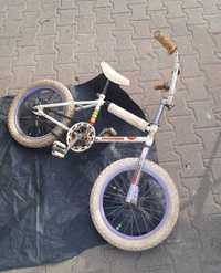 Stary rower BMX do renowacji