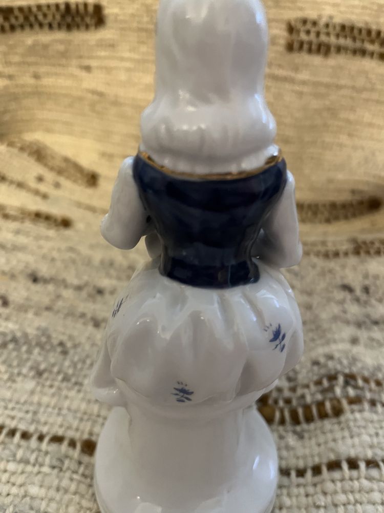 Figura porcelanowa dama