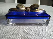 Bomboneira vidro cristal cor azul escuro com laço decorativo em prata
