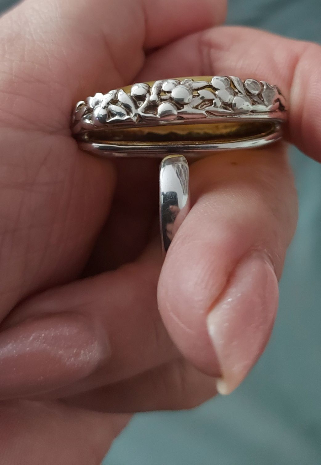 Pierścionek srebrny z pięknym bursztynem naturalnym