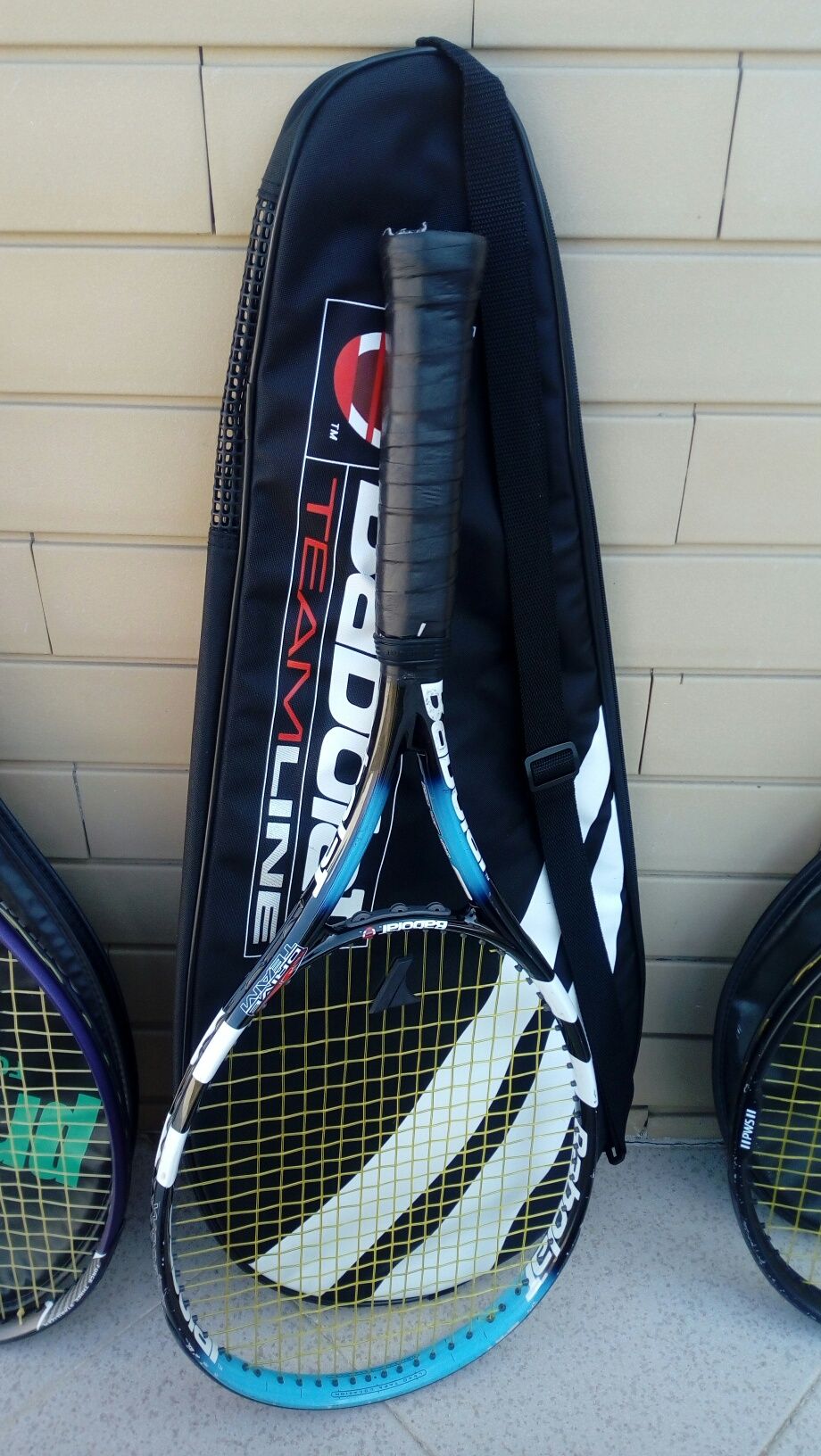 Saco e raquetes de tenis