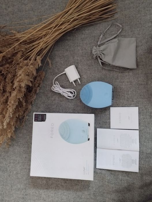 Niebieska szczoteczka foreo luna do mycia masażu wodoodporna