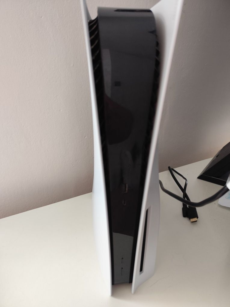 Konsola PlayStation 5 z napędem model CFI-116A Stan idealny