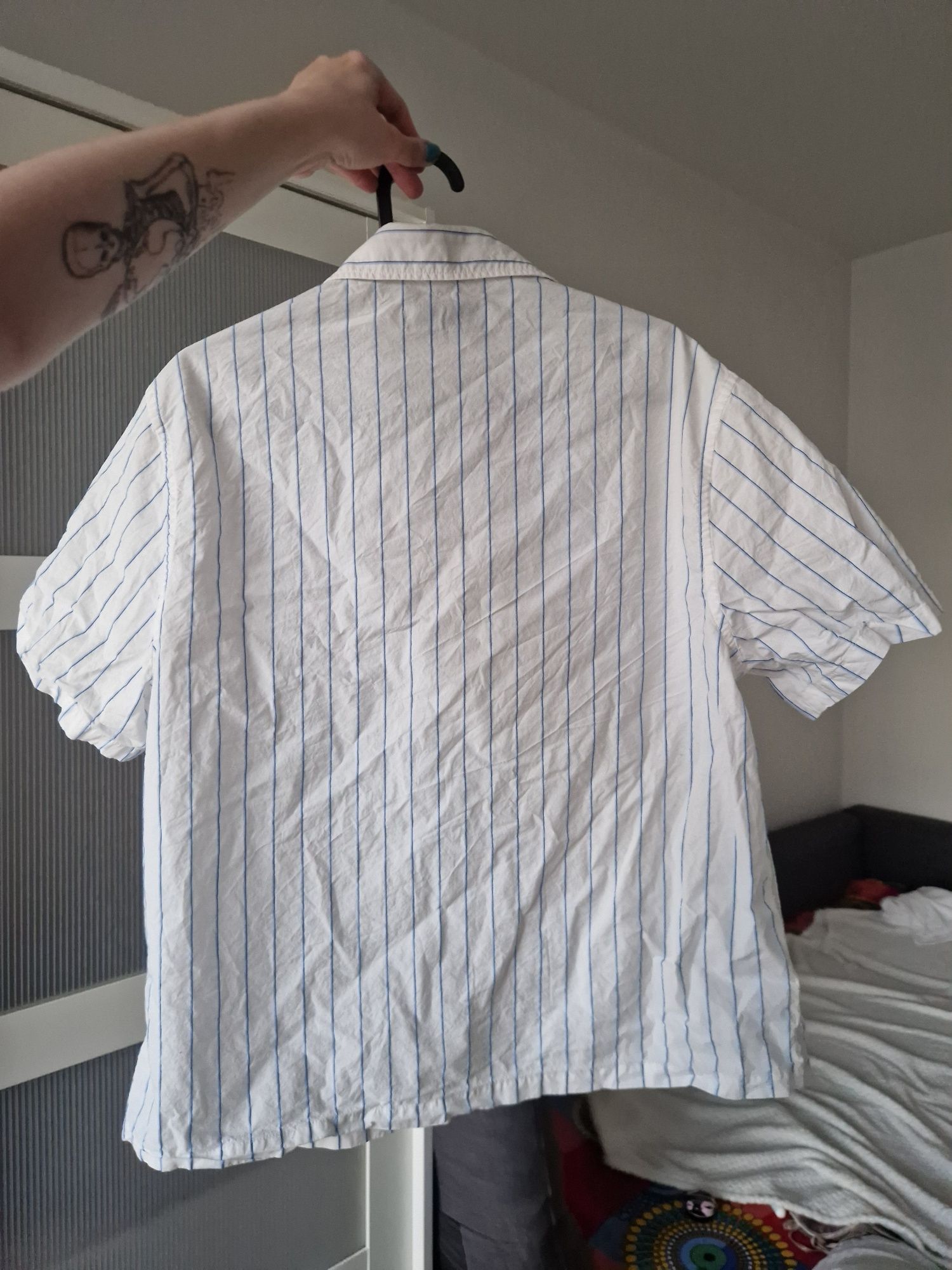 Krótka oversize koszula w paski, bershka, bawełniana, biała, niebieska